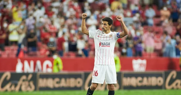 Jesus Navas không chỉ là hậu vệ mà còn là thủ lĩnh của Sevilla