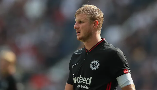 Martin Hinteregger là hậu vệ có khả năng không chiến tốt của Frankfurt