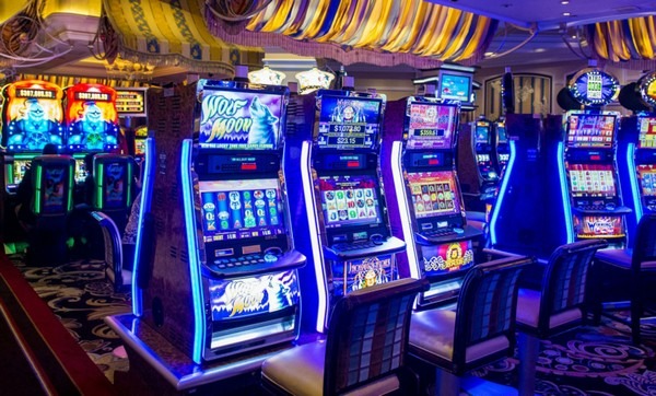 Trong các Slot Machine sẽ có các Slot game