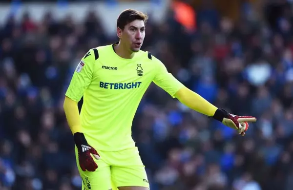 Costel Pantilimon sở hữu sải tay lớn và chiều cao đáng ngưỡng mộ 2,03 m