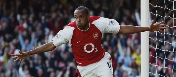 Thierry Henry là nhân vật chính của đội hình 'Bất khả chiến bại' với 39 bàn thắng