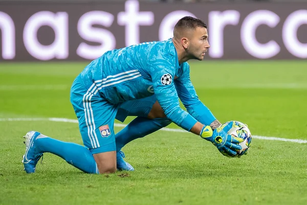 Anthony Lopes đang là cầu thủ có số trận giữ sạch lưới thứ 2 tại Ligue 1